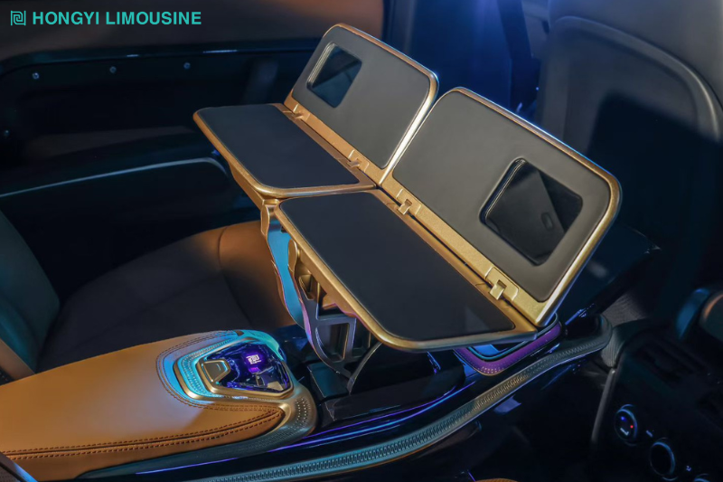 Bàn tích hợp gương gọn gàng trên ghế Hongyi SUV Throne 1.0