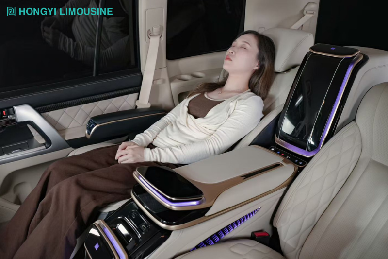 Ghế SUV Throne 2.0 hỗ trợ tựa lưng chỉnh điện