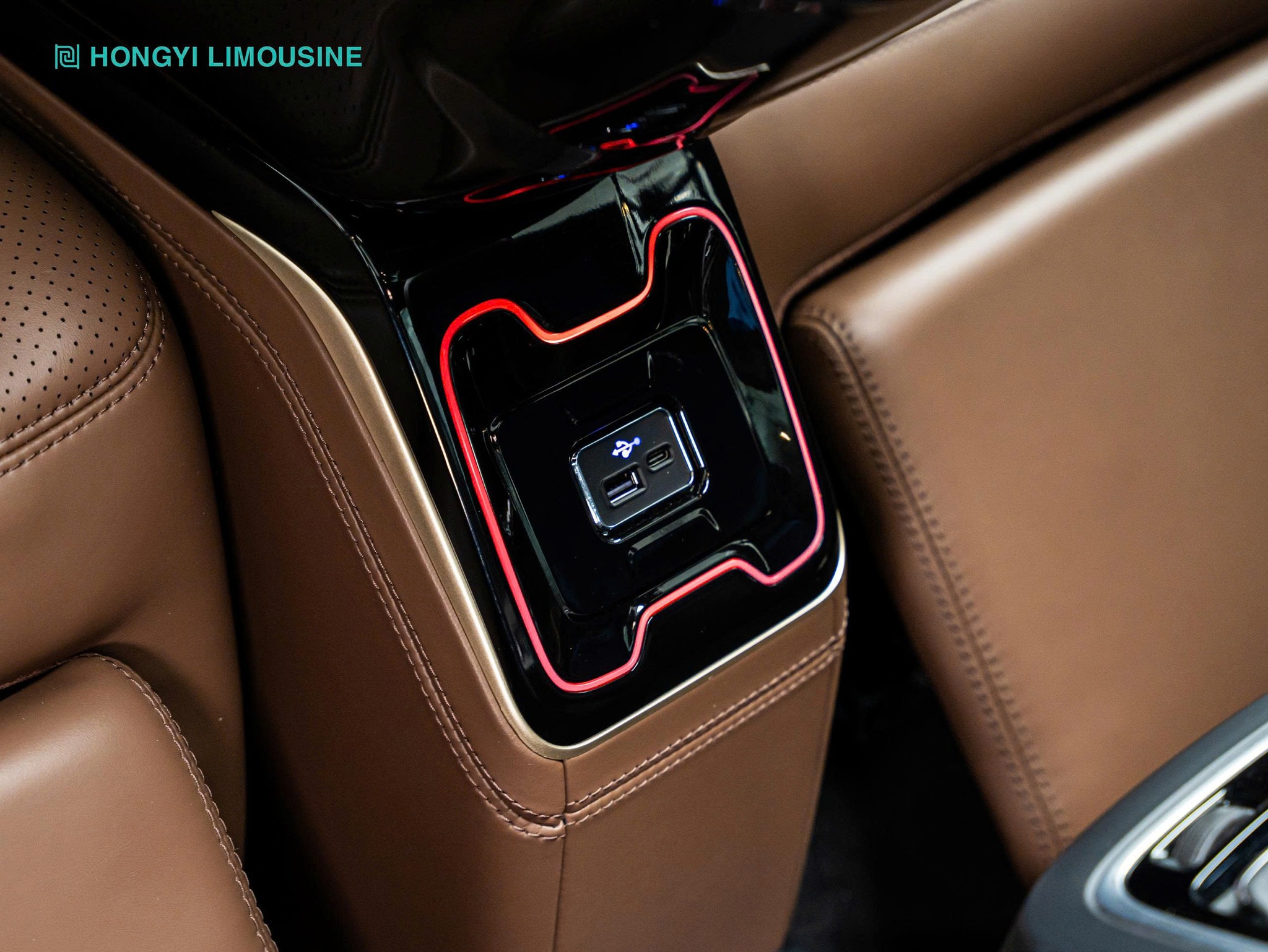 Hỗ trợ mọi kết nối ghế Hongyi SUV Throne 1.0 với cổng USB/Type-C