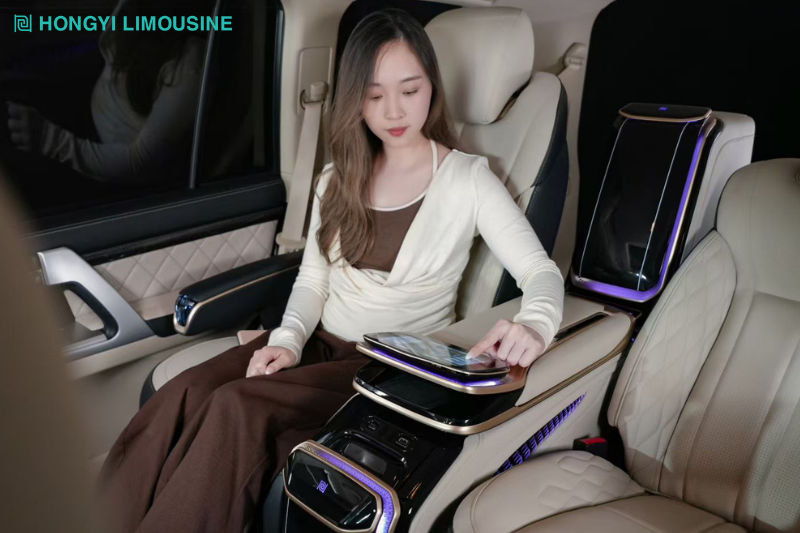 Sạc không dây ngay trên ghế Hongyi SUV Throne 2.0