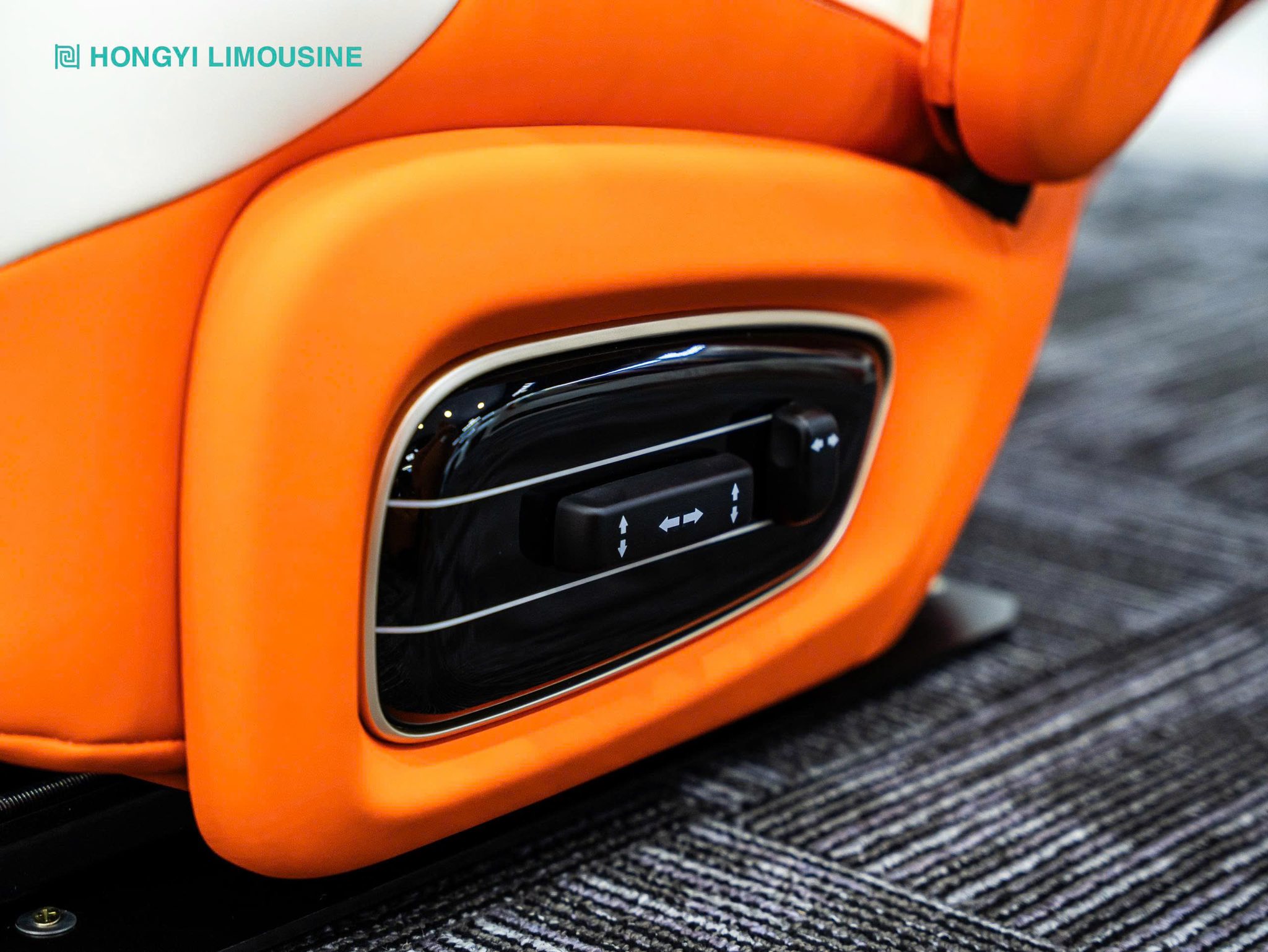 Thao tác ghế SUV Throne 1.0 chính xác nhờ hệ thống phím vật lý