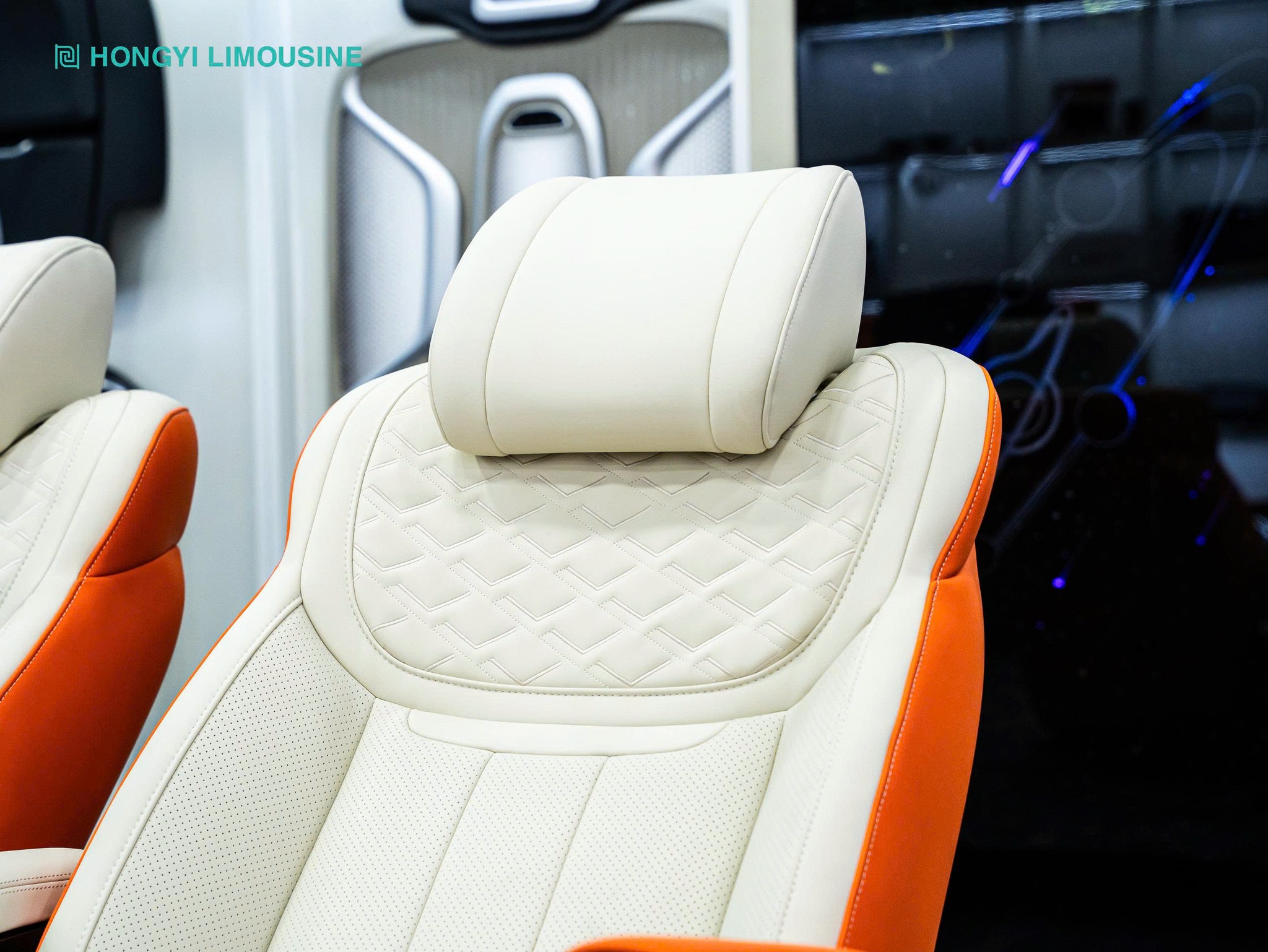 Thư giãn với tựa đầu chỉnh điện trên ghế Hongyi SUV Throne 1.0