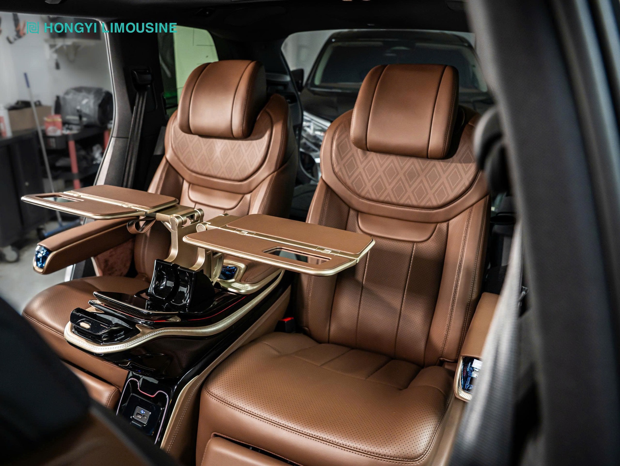 Tiện ích sưởi, thông gió, Massage của ghế SUV Throne 1.0 thoải mái